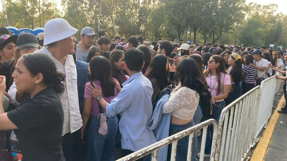 Una vez abiertas las puertas, algunas personas ignoraron las indicaciones del personal de seguridad