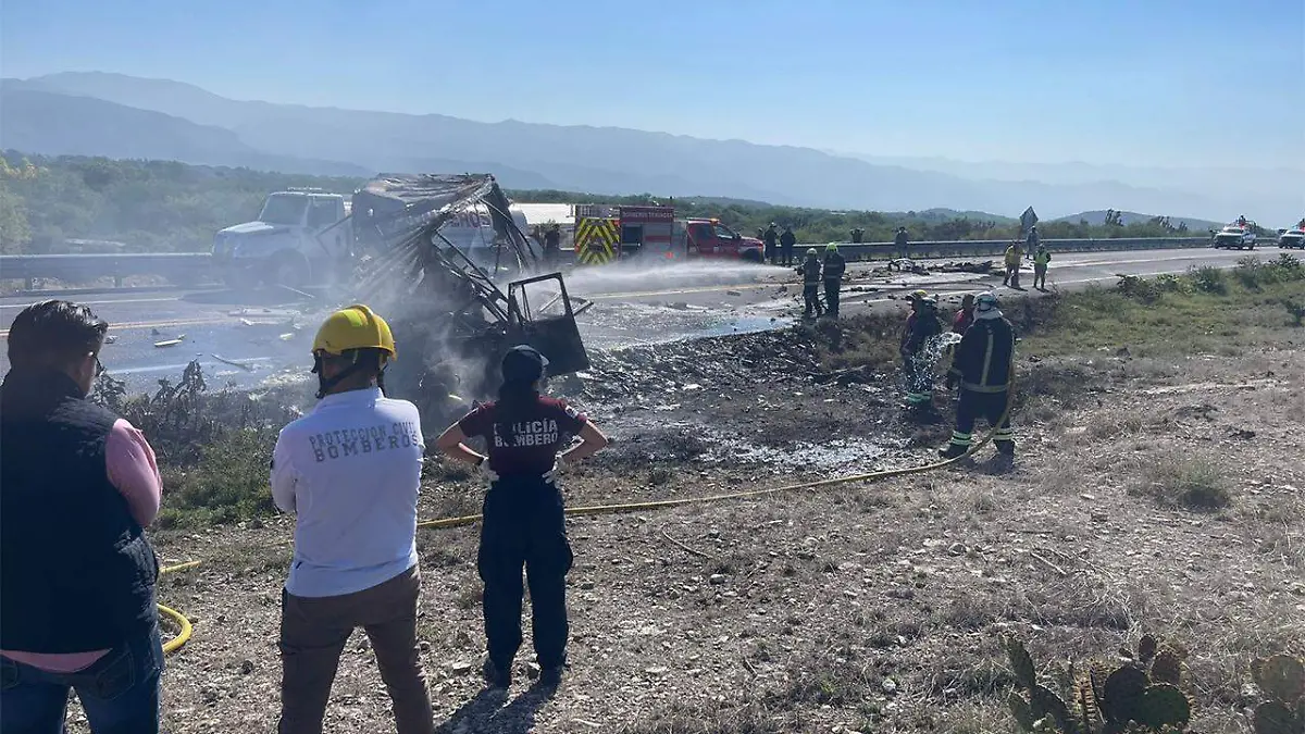 Al lugar acudieron elementos de Caminos y Puentes Federales (Capufe)
