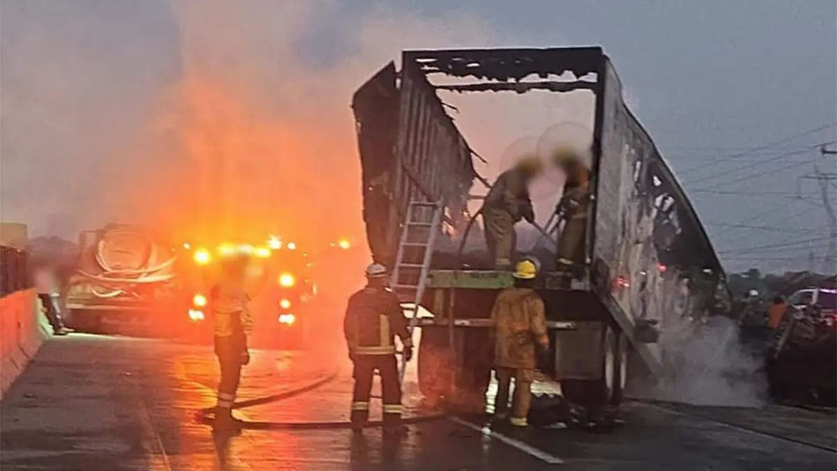 el tanque de combustible se rompió y se originó un fuerte incendio