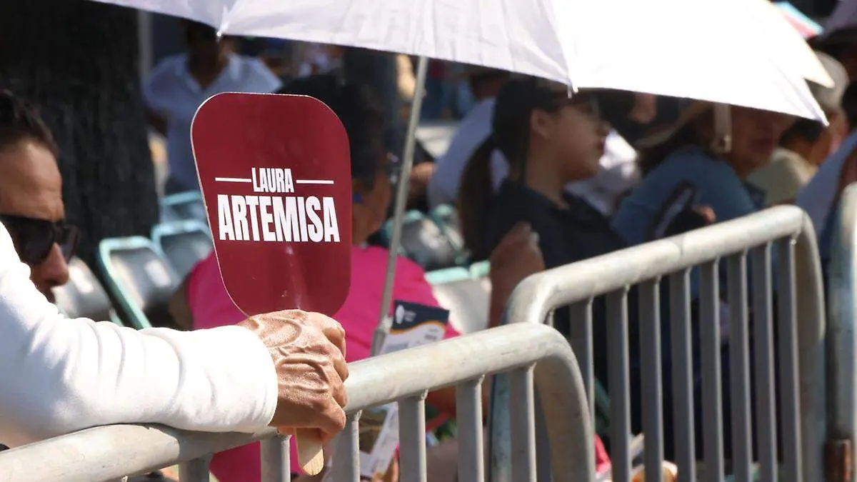 En plena vía pública, distribuían los artículos de forma gratuita a cualquiera que los quisiera