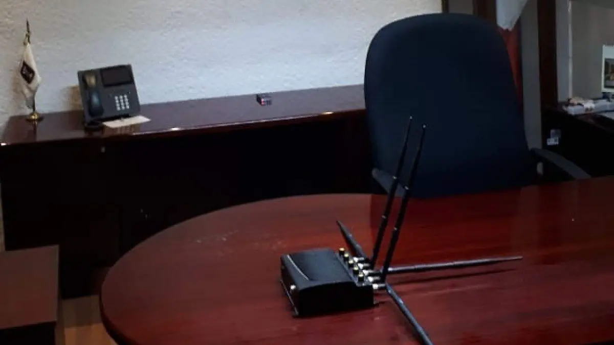 672966_Denuncia Cuauhtémoc Espionaje Oficina_web
