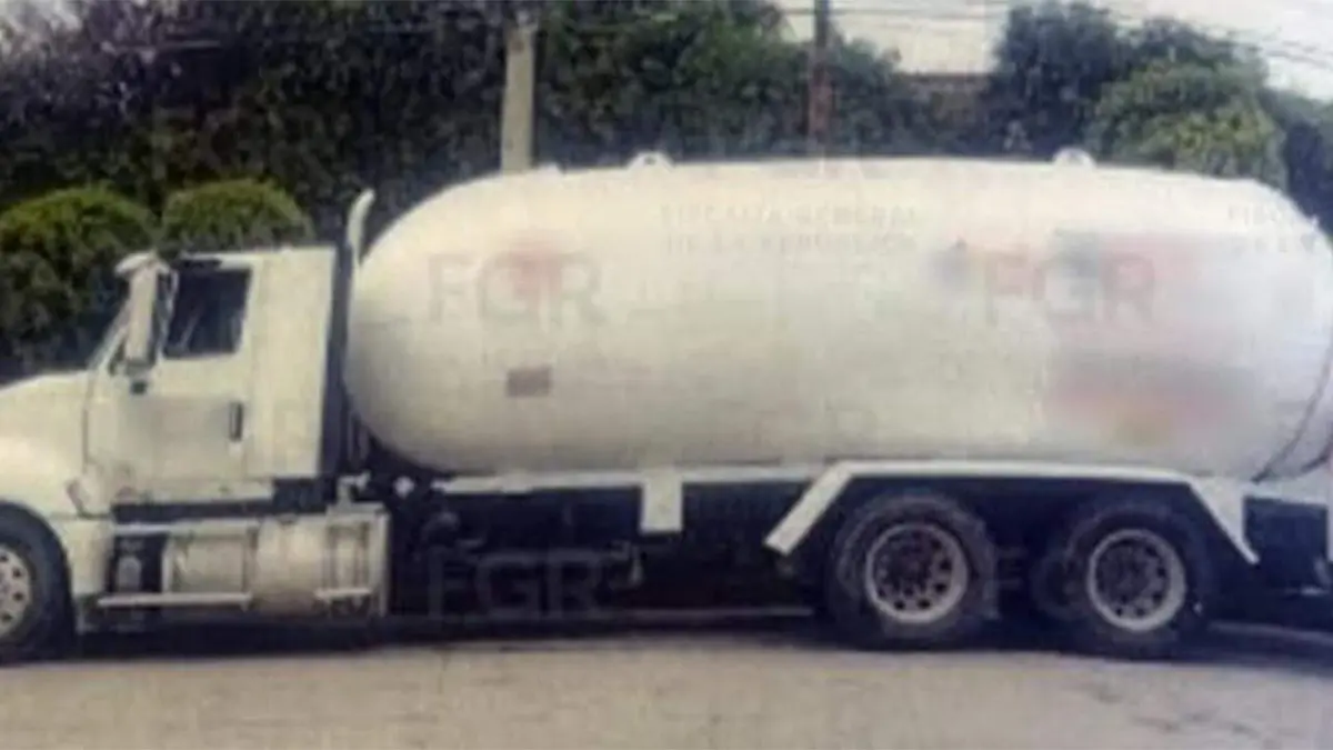 Encontraron dos unidades con 21 mil 850 litros de hidrocarburo cada una