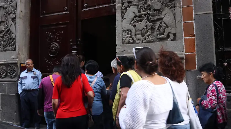 Así fueron entrando al edificio 