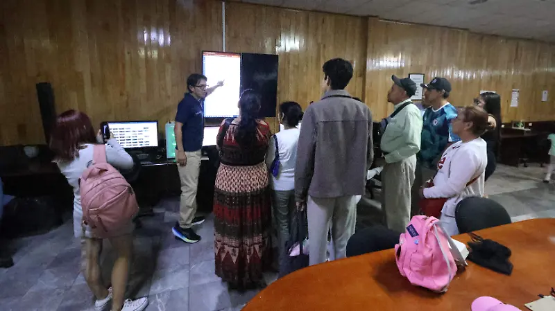En el área web, se les explicó las herramientas de monitoreo que se usan día a día  