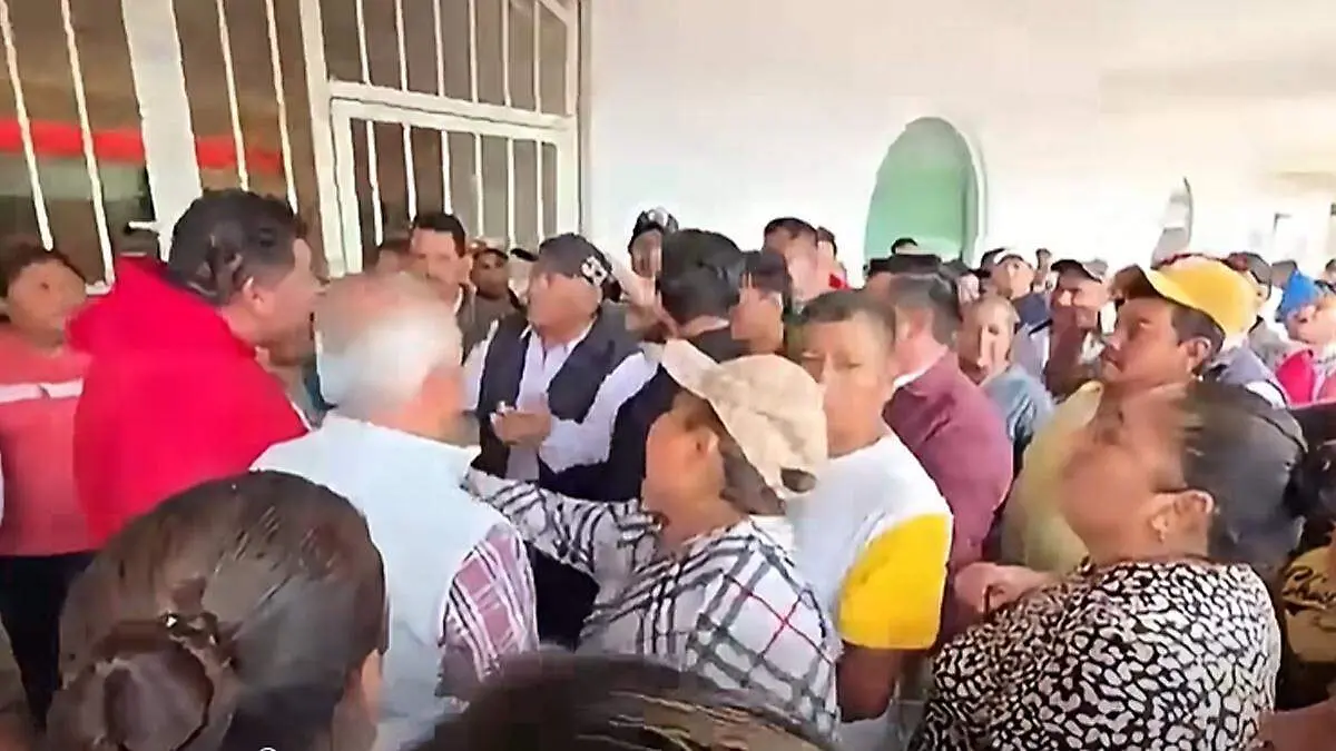 pobladores de Atoyatempan logran remoción de policías 