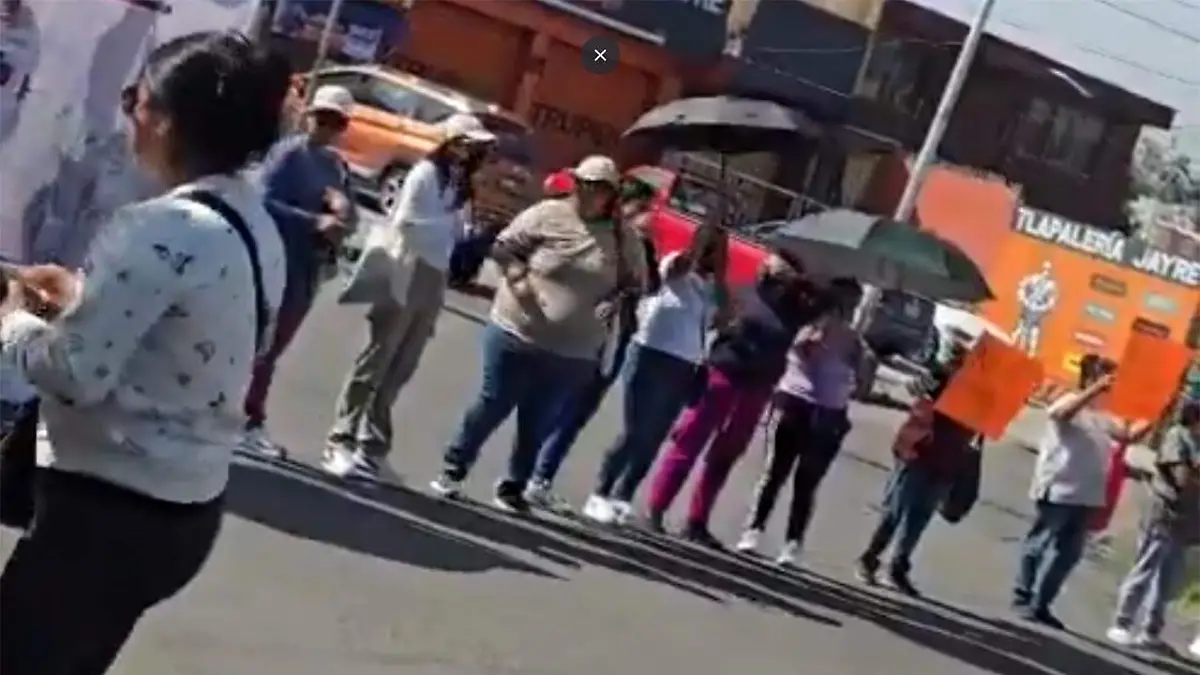 La circulación fue bloqueada en las calles 105 Poniente y 5 Sur del municipio de Puebla.