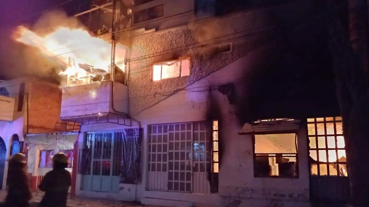 incendio en negocio de junta auxiliar de Momoxpan