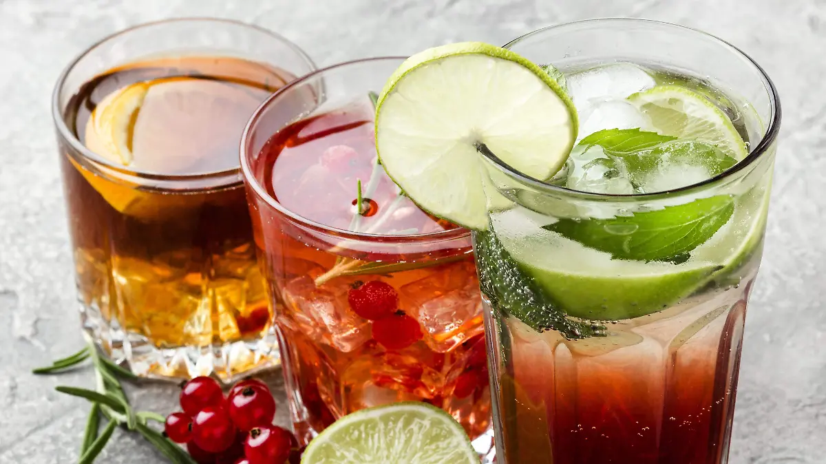 Aprende a reconocer bebidas alcohólicas adulteradas con las recomendaciones de Cofepris