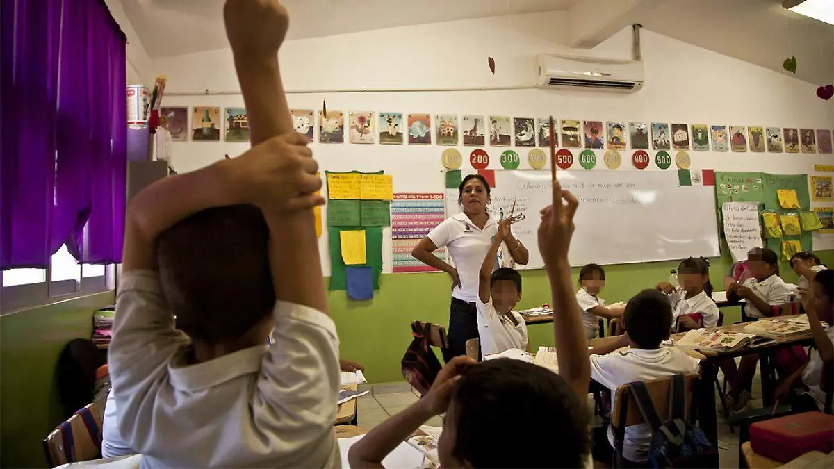 Este 15 de mayo se conmemora el Día del Maestro y la Maestra, una profesión que en Puebla está marcada por salarios bajos