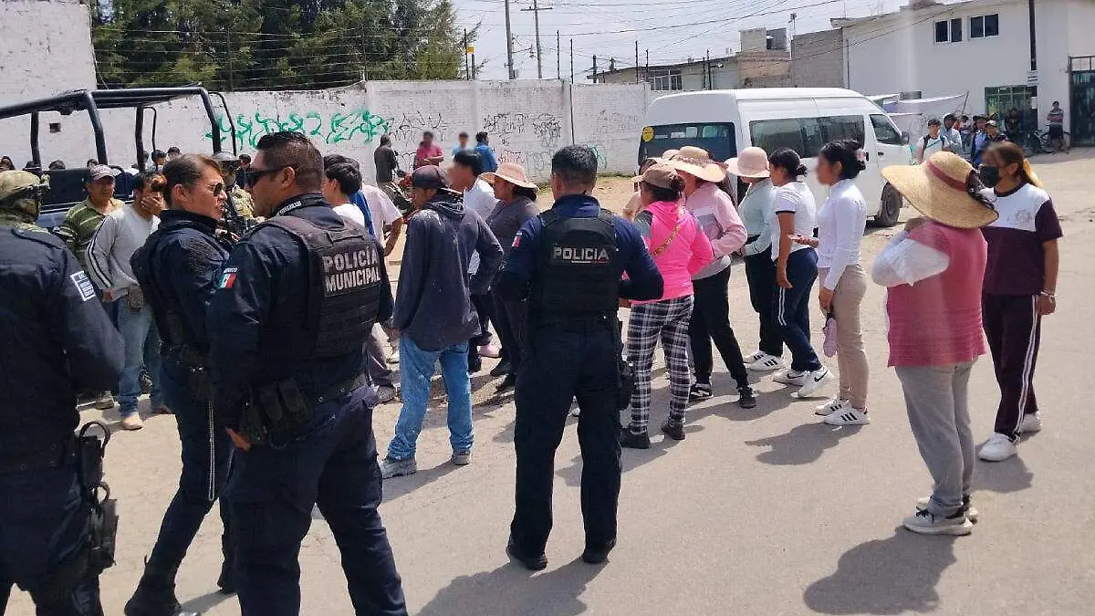 policia en bachillerato de Amozoc donde joven fue agredido