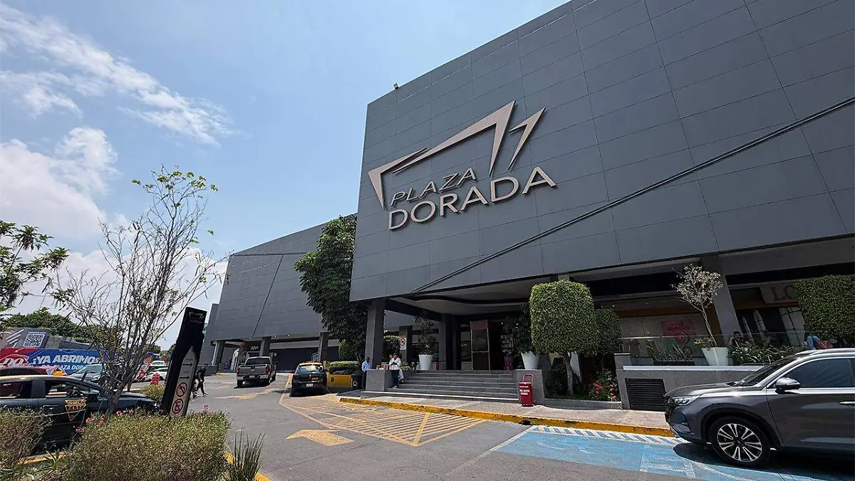 Inspectores de la Secretaría de Finanzas colocaron sellos oficiales con el folio 32314503 y el texto Bien Embargado