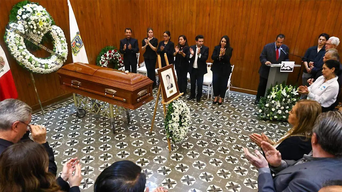 La ceremonia reunió también a ex presidentas y expresidentes municipales