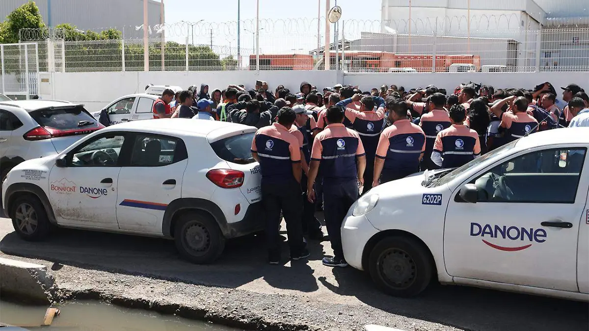 #l dirigente sindical informó a los trabajadores que se logró el compromiso de la empresa para mostrar la carátula fisca