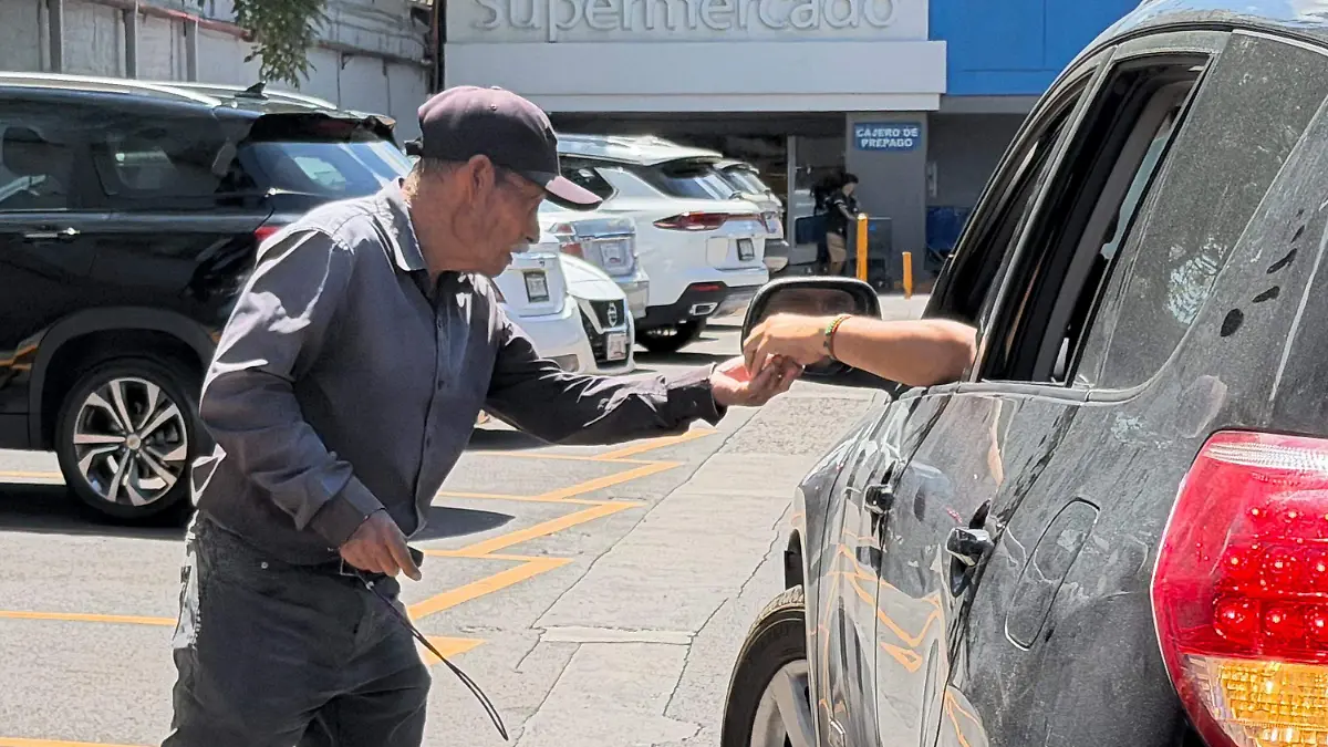 acomodadores en estacionamientos-1