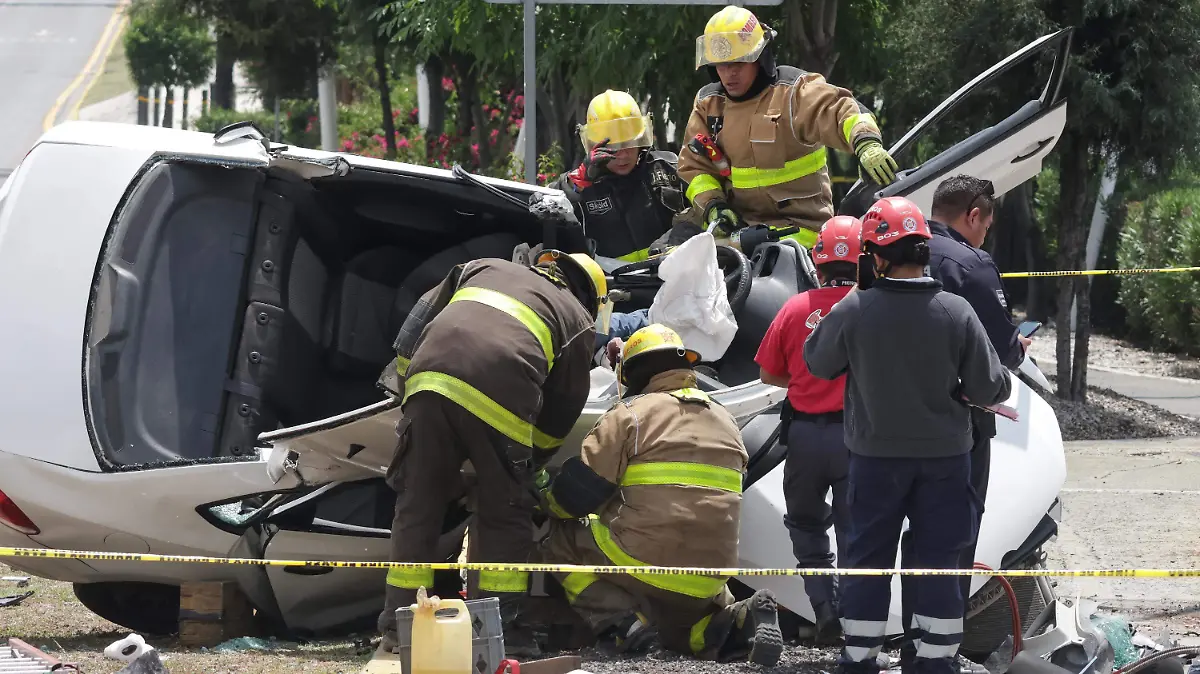 auto volcado sobre la vía Atlixcáyotl 31 mayo 2026