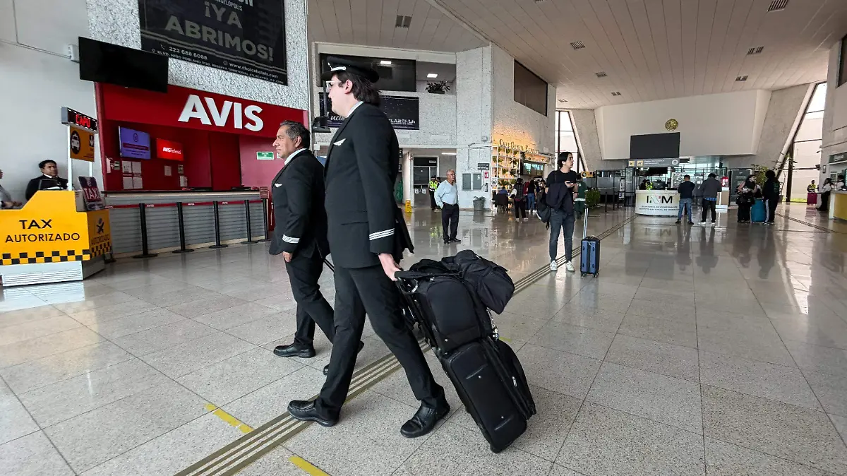 pilotos en aeropuerto de Huejotzingo