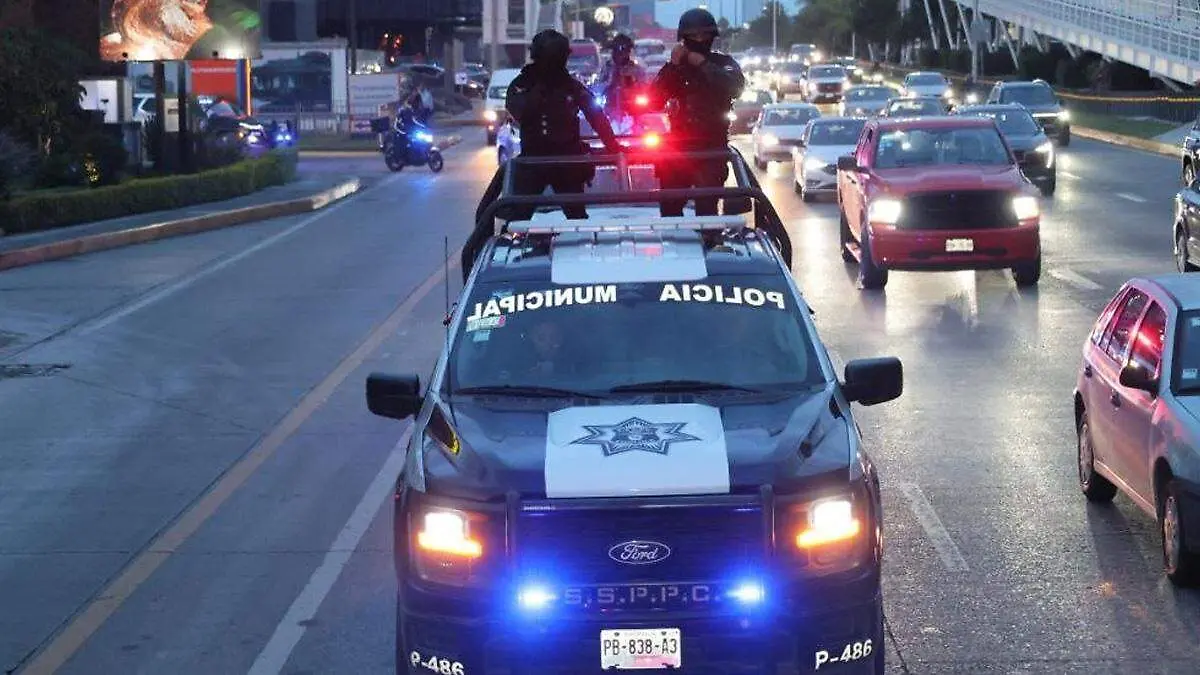 policías circulan en calles de puebla 