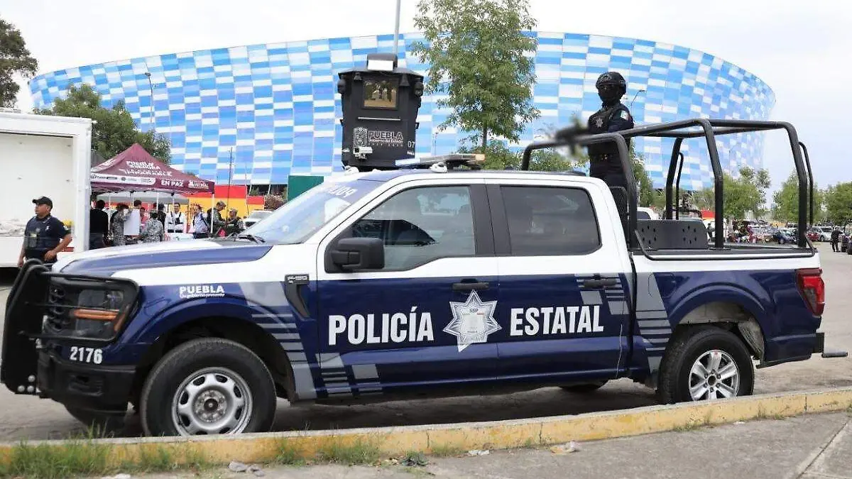 policia en inmediaciones del Estadio Cuauhtémoc
