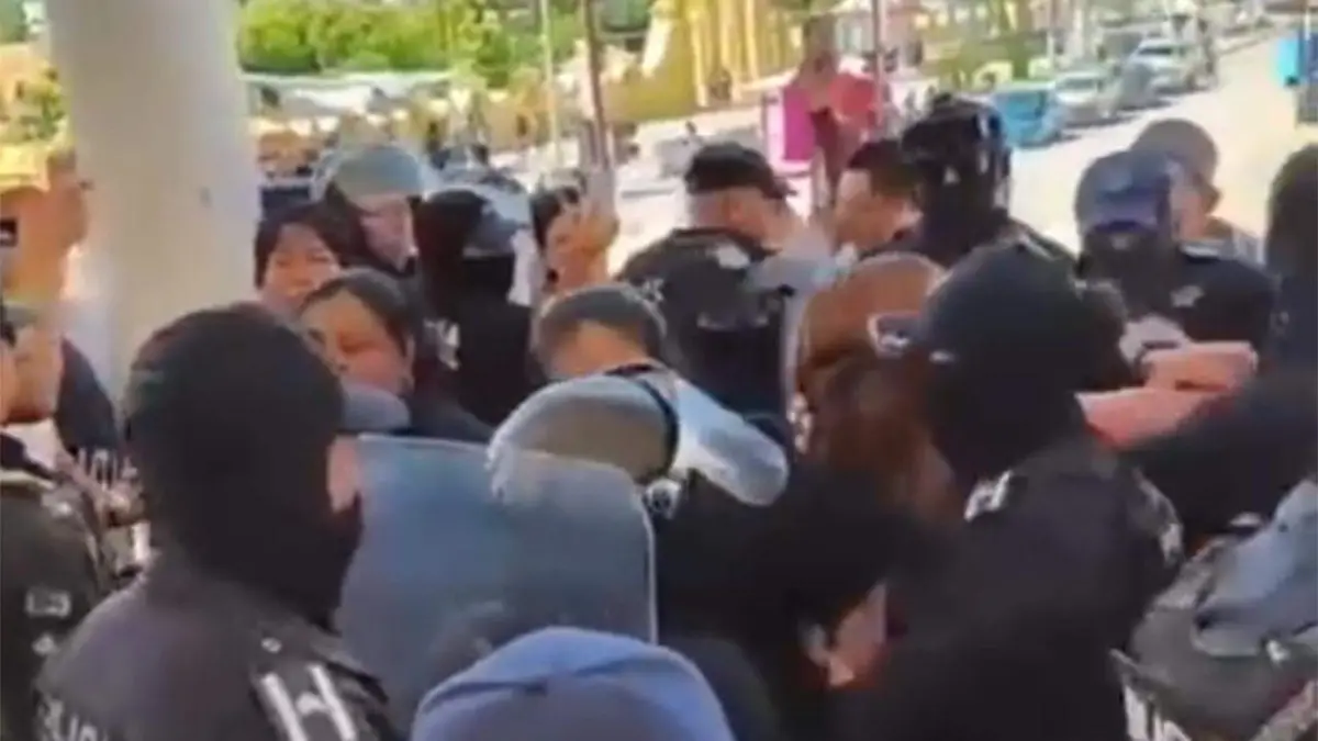 Los ciudadanos señalaron además que durante varios minutos regidores del Ayuntamiento no pudieron ingresar