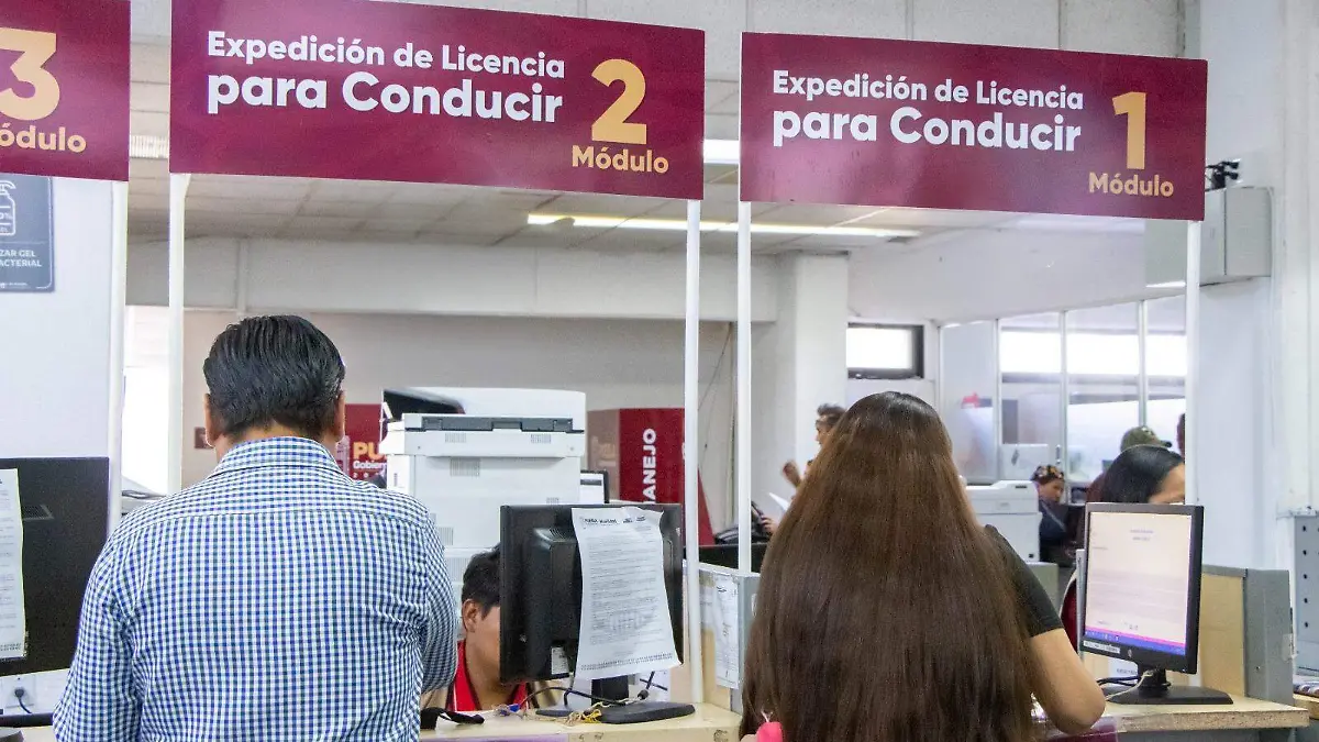 La guía funciona como una herramienta de apoyo para familiarizarse con las reglas de tránsito