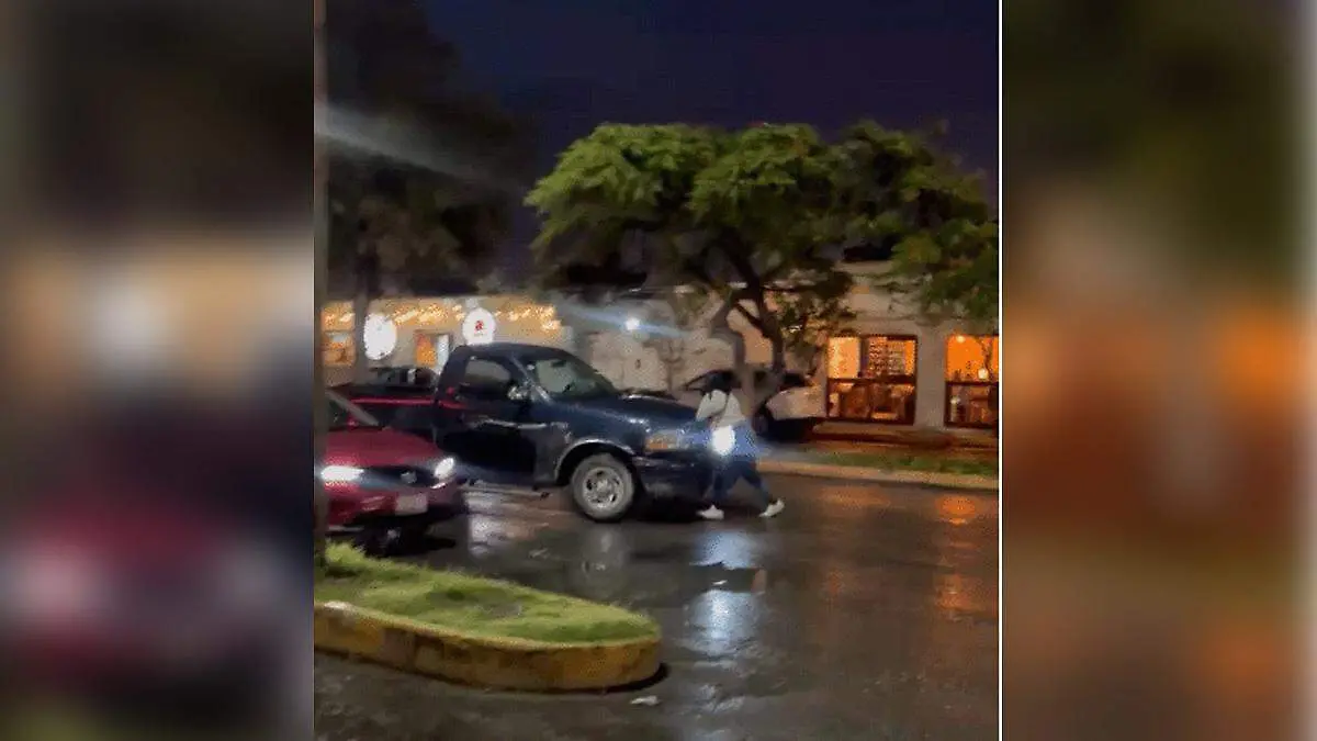 mujer camioneta