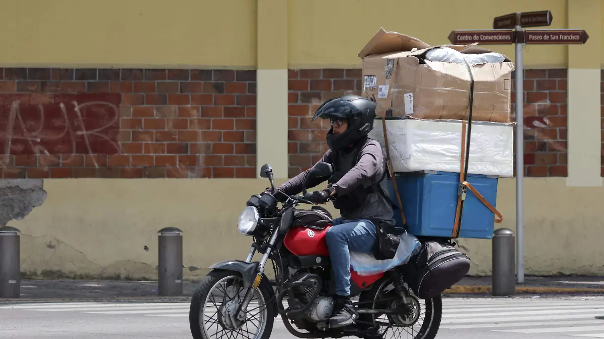 trabajadores hombres sin prestaciones-1