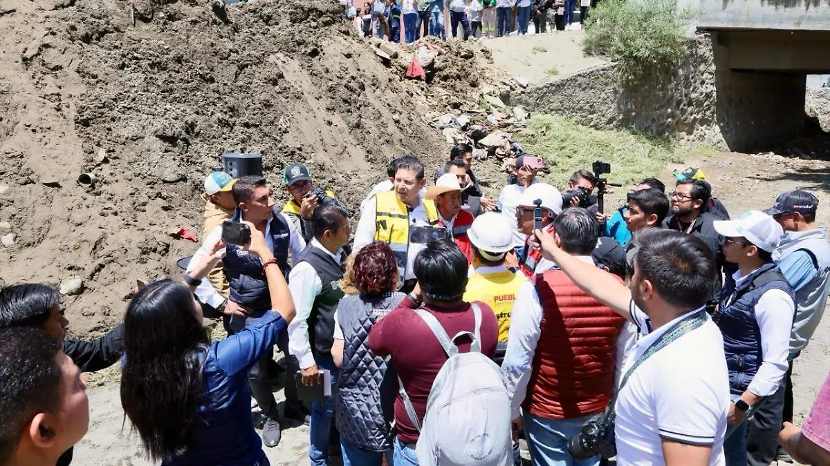 Azolve de barrancas que convergen a la altura del campus BUAP fue la causa del desbordamiento y las inundaciones