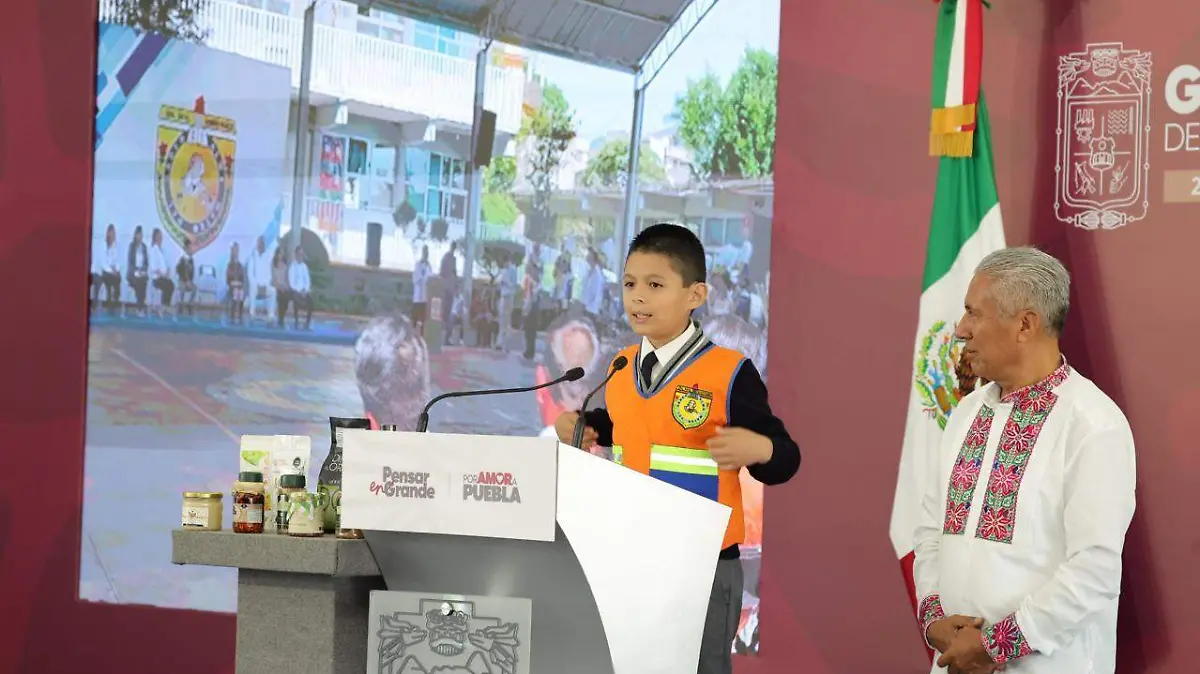 El modelo contempla la participación activa de estudiantes para detectar, reportar y atender casos de acoso escolar antes de que escalen.