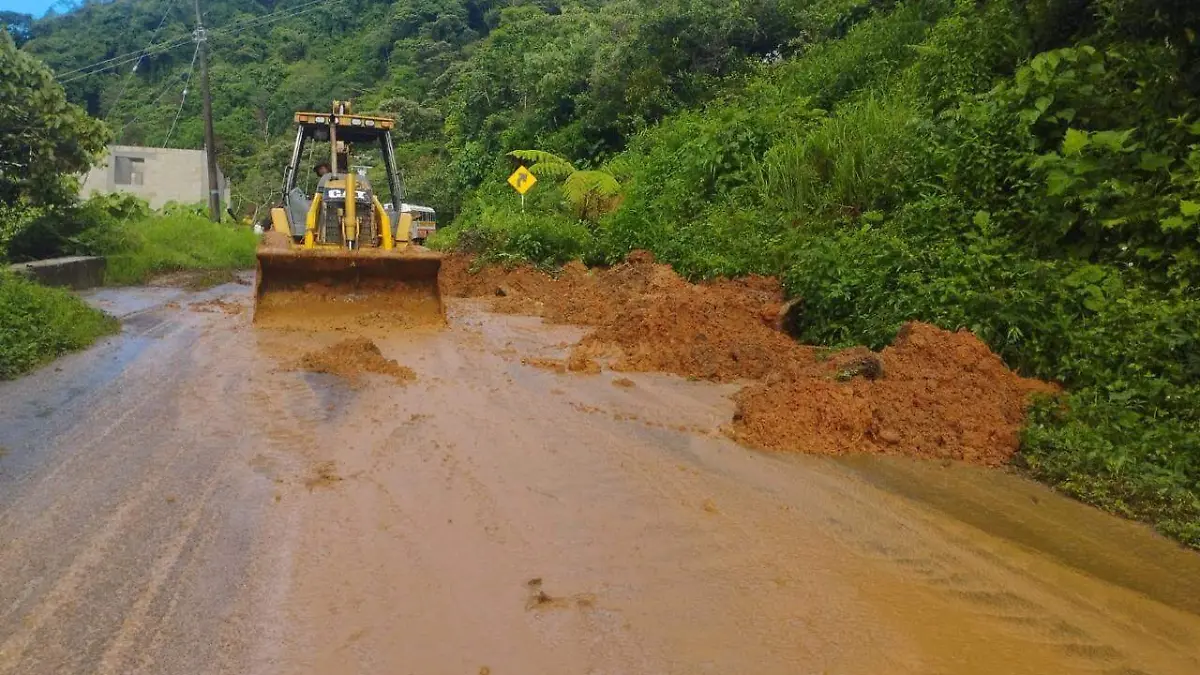 deslave en carretera eloxochitlan