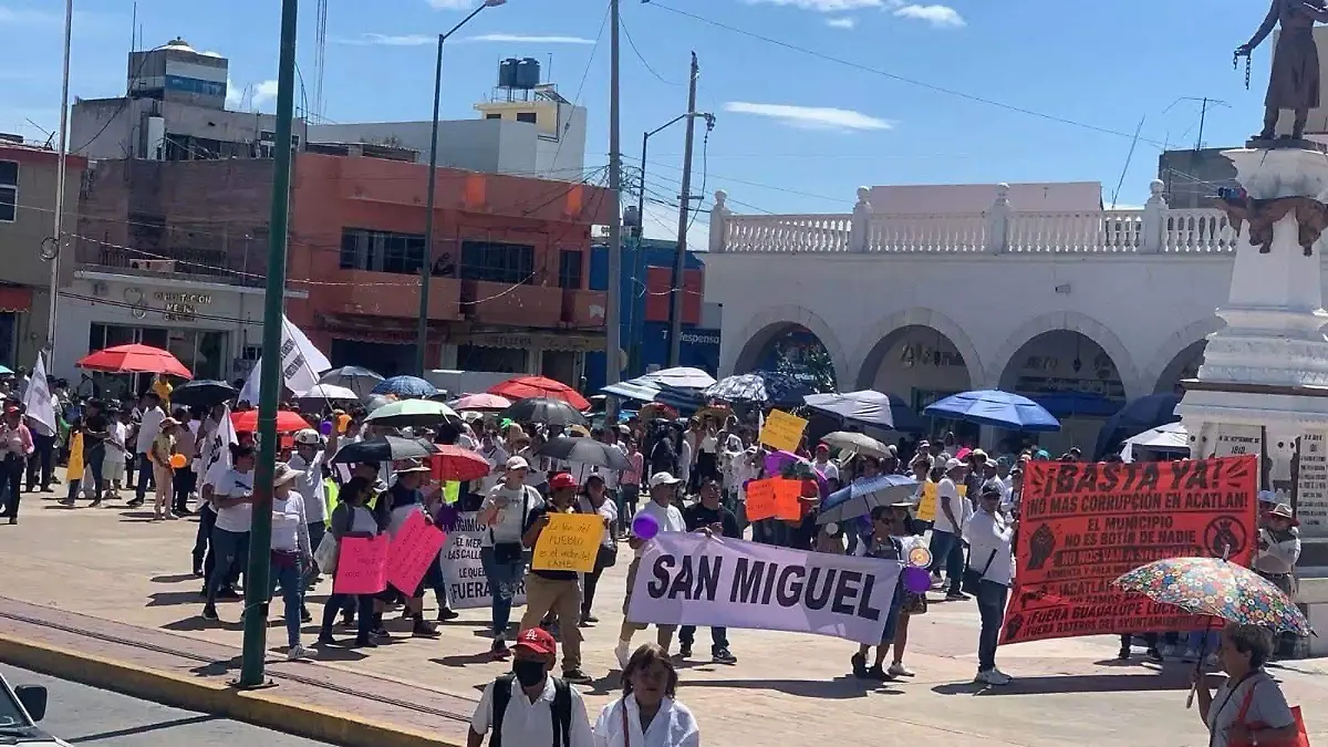 marchan en acatlàn contra alcaldesa