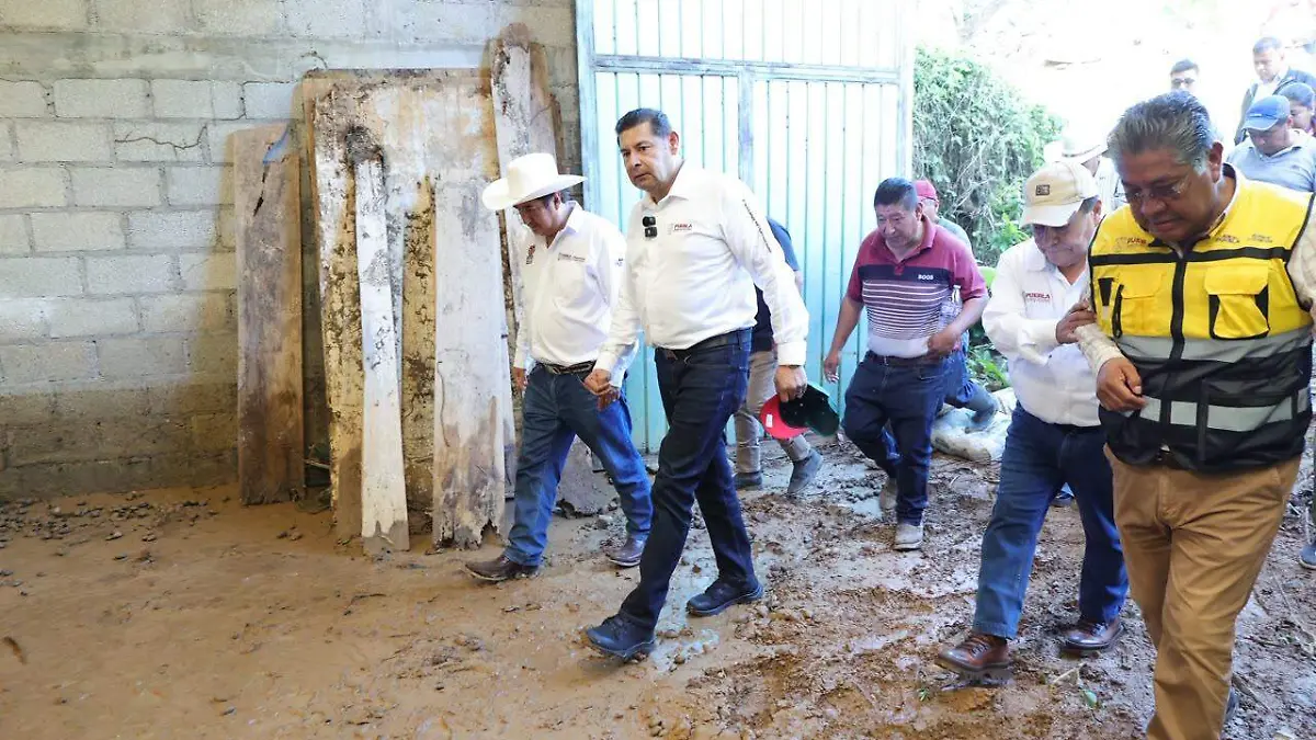atienden afectaciones por lluvia en la Sierra Negra (5)