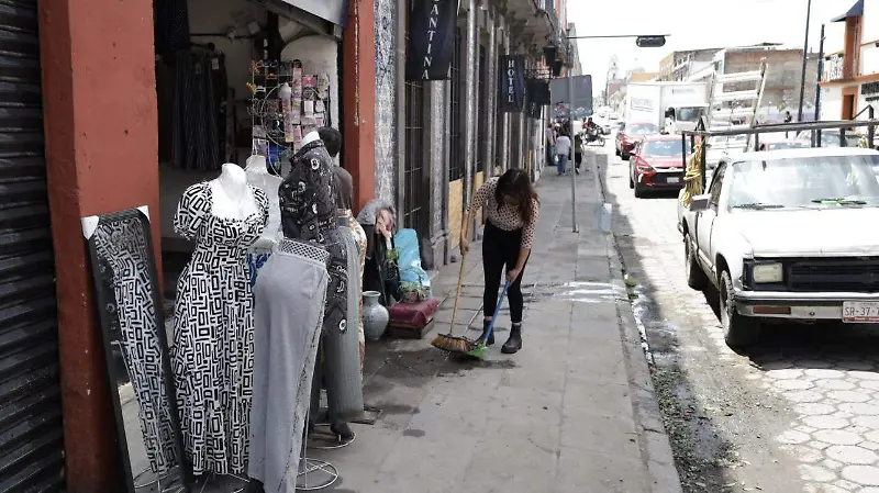 “Perdí todo”: así viven comerciantes los daños que dejó la inundación en la colonia Santa María y el centro de Puebla