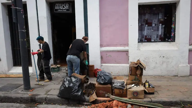 “Perdí todo”: así viven comerciantes los daños que dejó la inundación en la colonia Santa María y el centro de Puebla