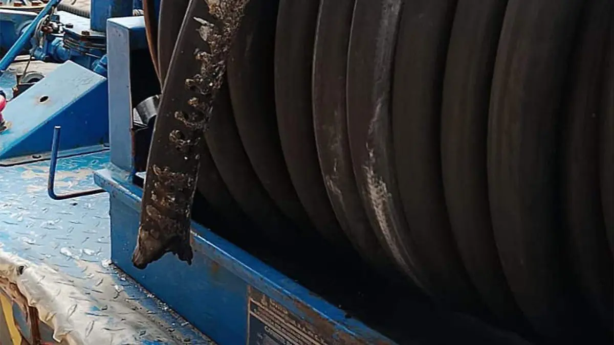 el equipo de protección que utilizaban ambos trabajadores se encontraba en malas condiciones