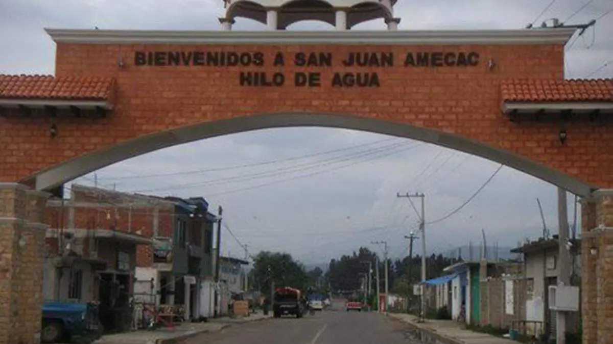 El director de la Policía Municipal solicitó apoyo inmediato al reportar que los pobladores se encontraban armados