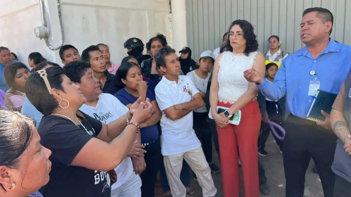 Autoridades educativas informaron que el profesor permanecerá separado de sus funciones mientras avanzan las indagatorias sobre el presunto caso.