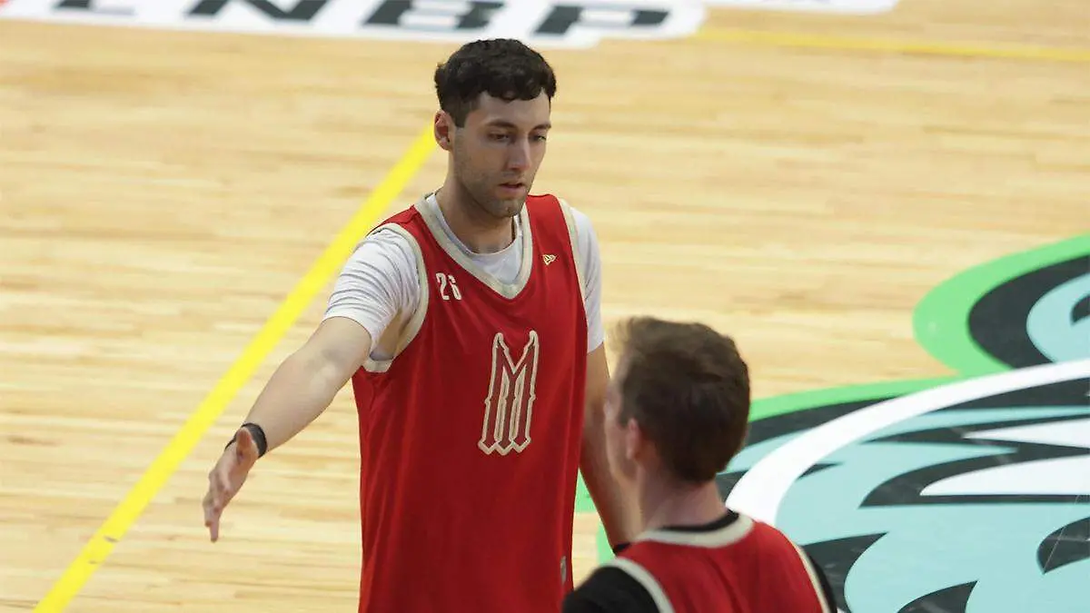 Javier García inicia una nueva etapa en el baloncesto profesional con Diablos Rojos del México