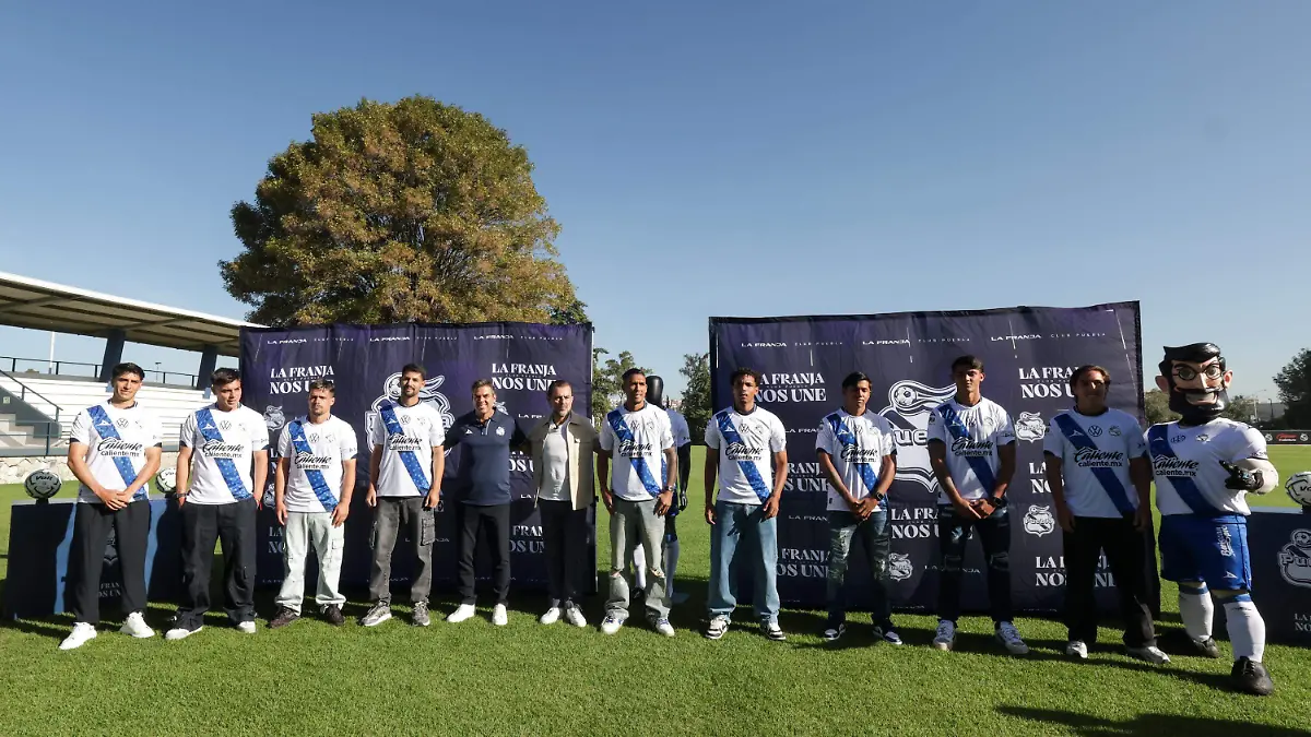 presentacion jugadores del Puebla-1