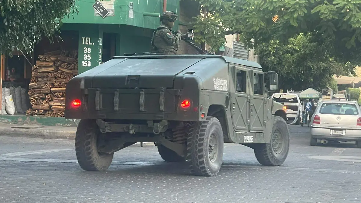Al principio la presencia de los militares genera sorpresa e incertidumbre