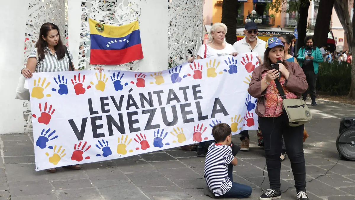 Venezolanos en el zocalo-1