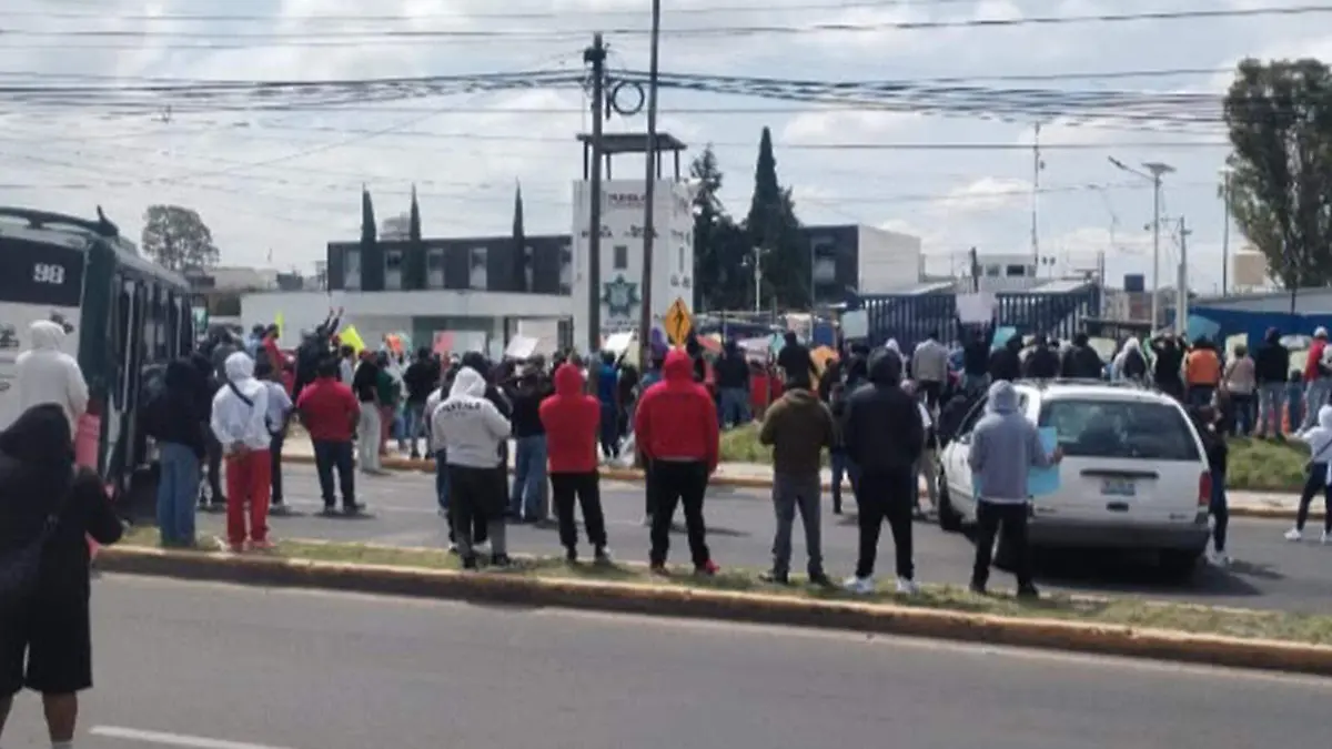 Durante la movilización, los hombres y mujeres señalaron que si los directivos no pueden con el cargo, que renuncien