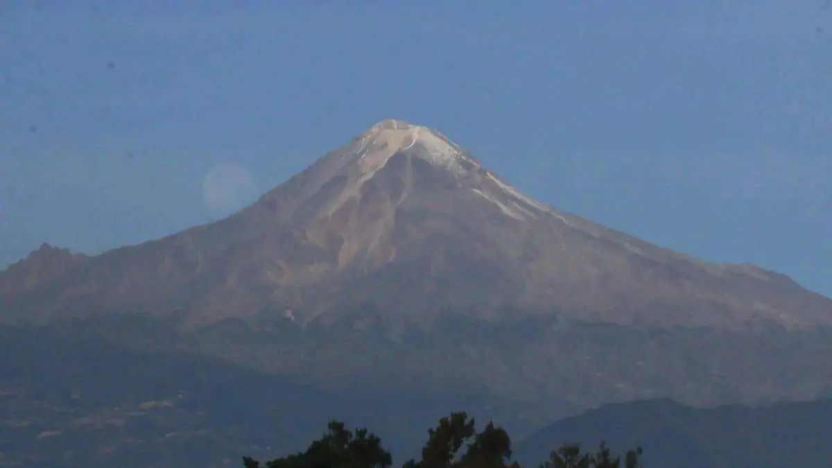 Investigadores de la UNAM estudian rocas del Complejo Volcánico Los Humeros