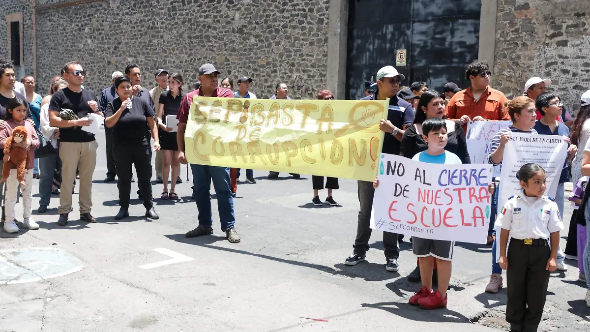 manifestacion padres de familia AMIZ-1