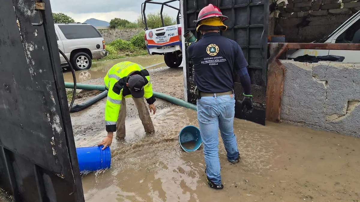 Con recorridos y un censo de daños, autoridades dan seguimiento a las afectaciones que dejaron las lluvias en Tepeyahualco.