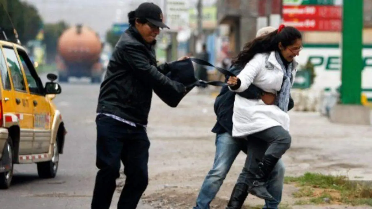 El temor a ser víctima de un delito ha llevado a habitantes de Puebla a cambiar sus formas de trasladarse, convivir y utilizar los espacios públicos.