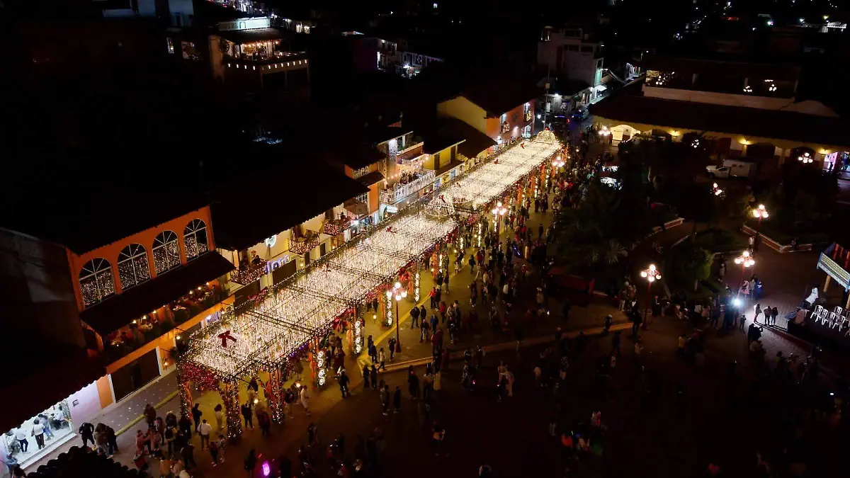 La Navidad llegó en agosto a este Pueblo Mágico, donde las luces y esferas ya iluminan uno de sus principales espacios turísticos.