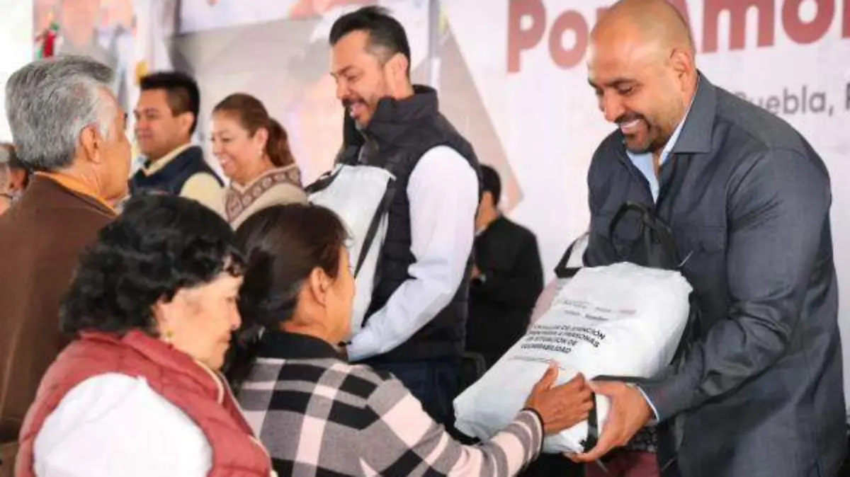 La jornada reunió servicios de salud, apoyos alimentarios y atención social para familias de San Felipe Hueyotlipan.