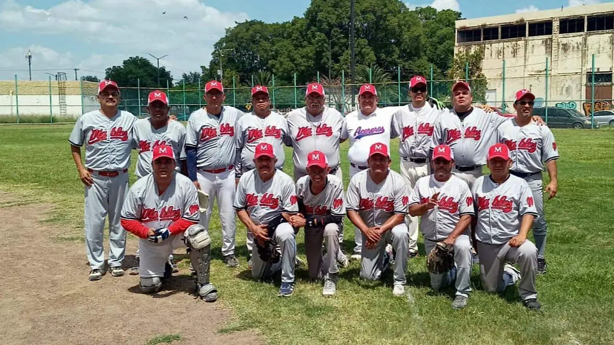 Electromecánico-comanda-liderato-en-softbol