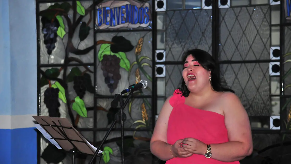 Le cantan al amor (4)