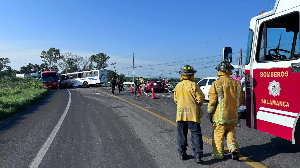 Prensado carretera a Valle de Santiago (2)